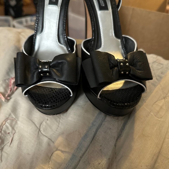 Black Heels with Bow Size 7 - Picture 2 of 7